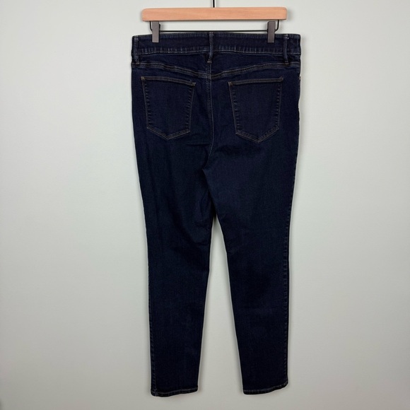 Chico’s Secret Stretch Smoothing Jeans Dark Wash Denim Classic Size 12 - Picture 6 of 8